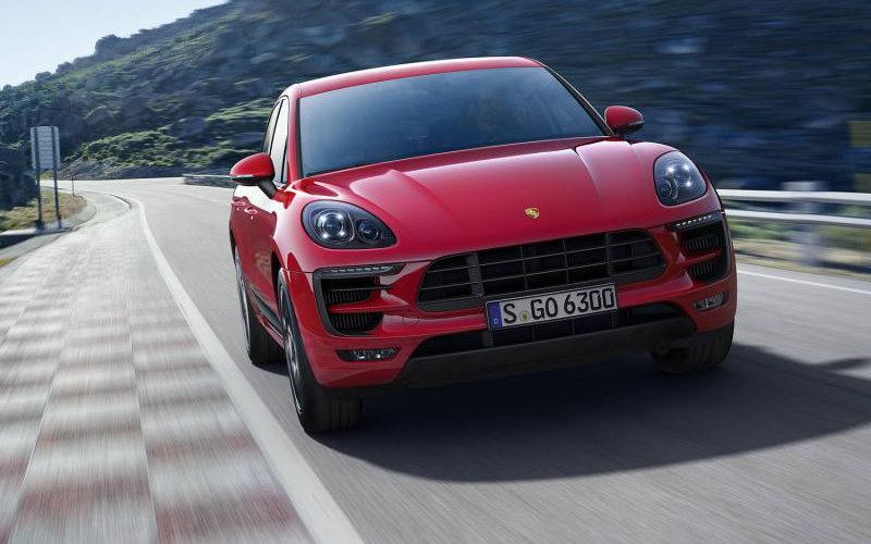 Comparison Porsche Macan GTS 2017 vs Porsche Cayenne 2017 SUV Drive